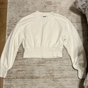 Wild Fable Cream Cropped Sweatshirt